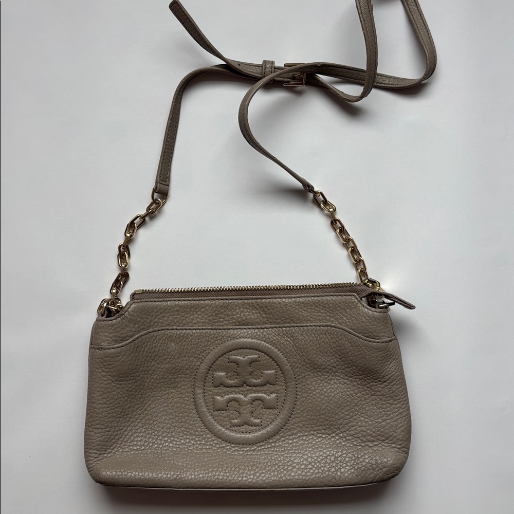 Tory Burch Bohme Chain Crossbody bag in a gray/taupe
